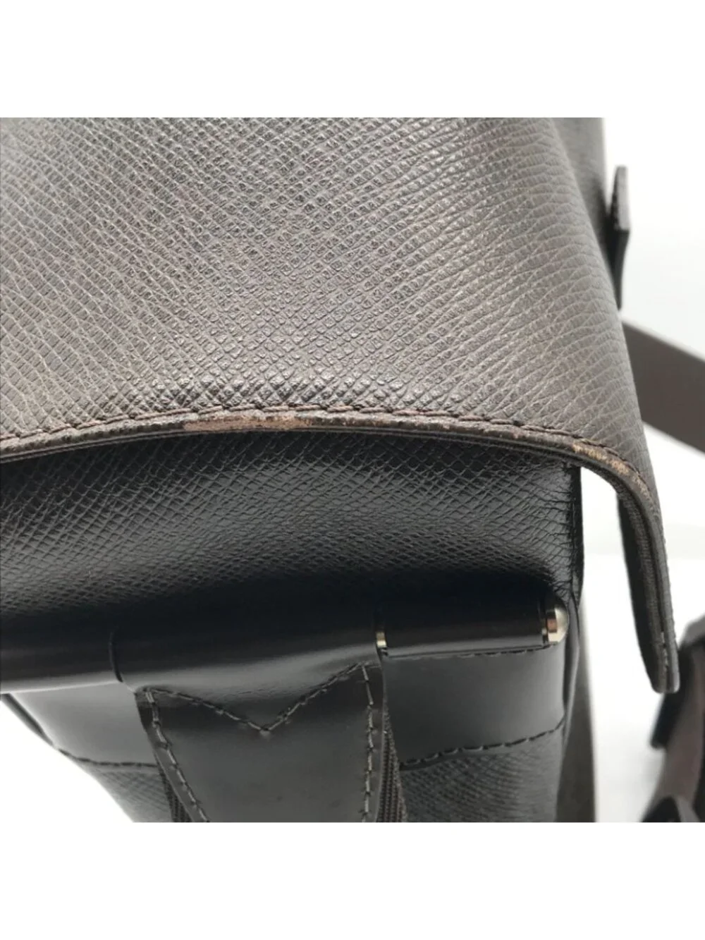 Louis Vuitton Taiga Shoulder Bag